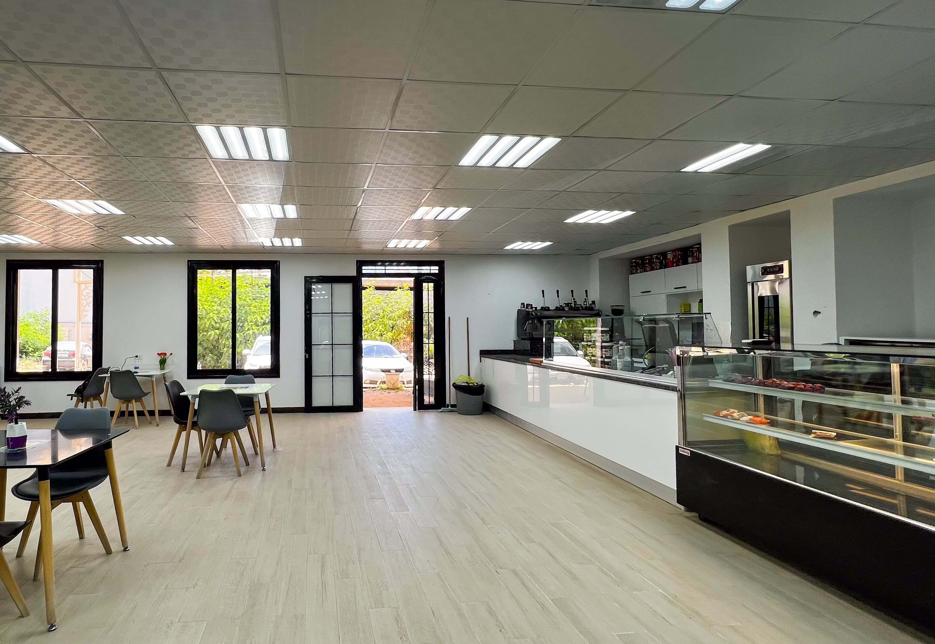 كلية التقنية الإلكترونية 